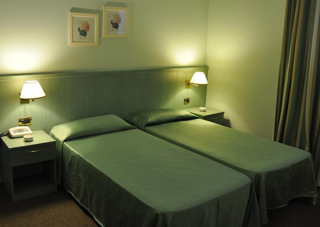 Albergo Della Corona Binasco Eksteriør bilde