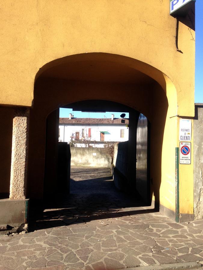 Albergo Della Corona Binasco Eksteriør bilde