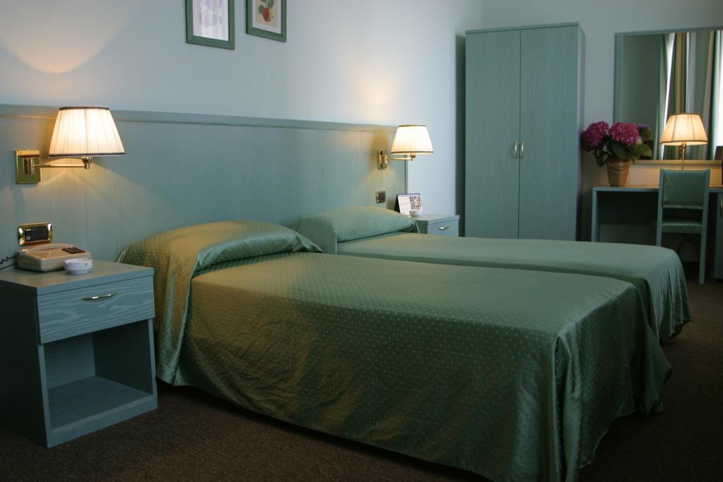 Albergo Della Corona Binasco Eksteriør bilde
